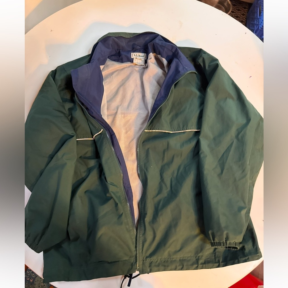 Vintage men’s size large tall L.L. Bean Green and Navy Windbreaker